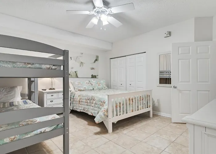 Apartment Bristol 109 - Beachfront Unit On Ground Floor-steps To The Pool *